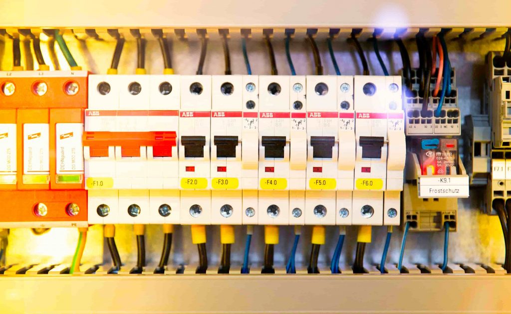 electrician main circuit breaker