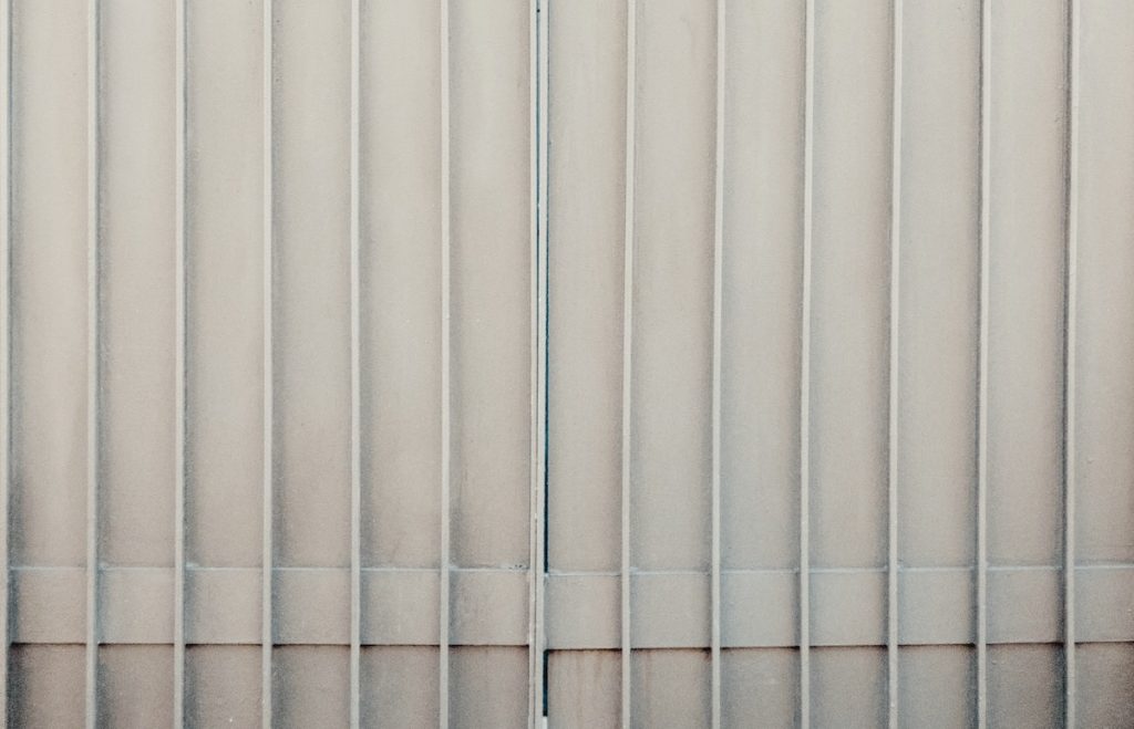 hdb metal gate
